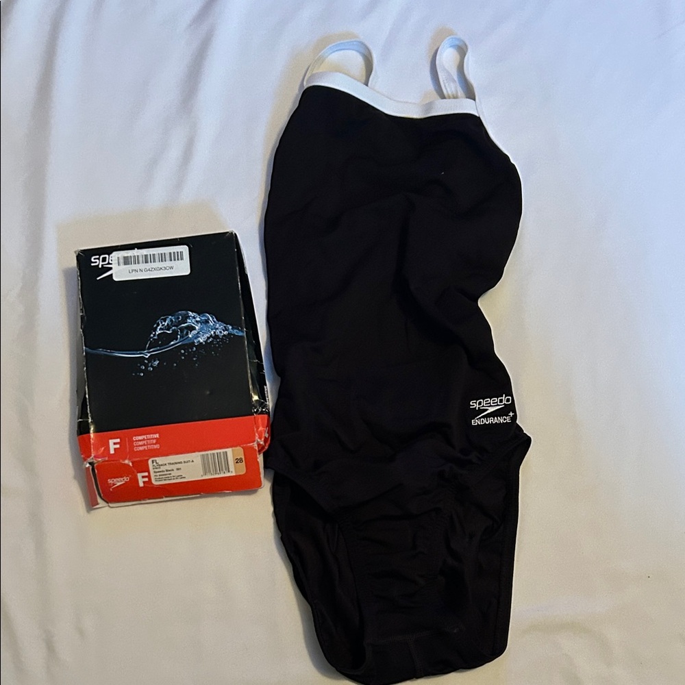 Women’s Speedo flyback training/racing swimsuit size 28